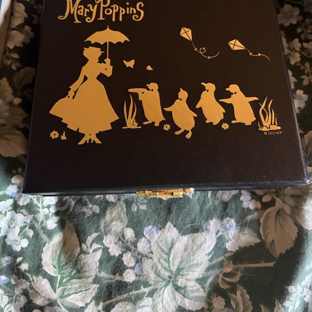 Besame Disney Mary Poppins Makeup Set - Gold and Pink. Limited edition stunning. - Picture 3 of 8